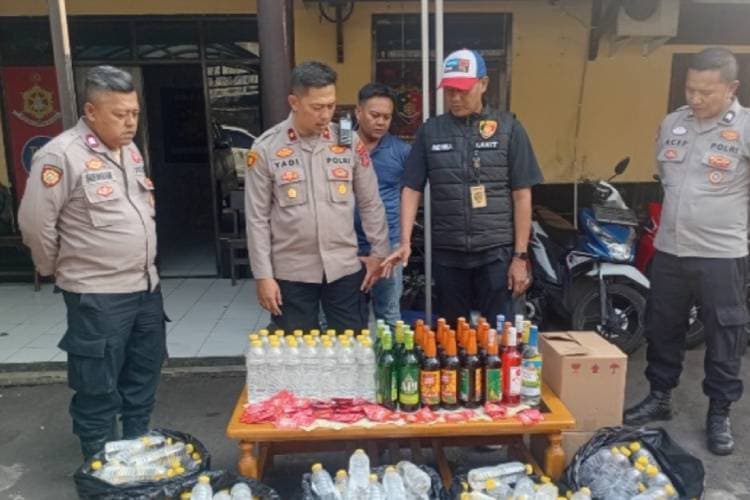 Pengedar Miras Oplosan Digerebek Aparat Gabungan Cianjur, Pola Penjualan Lewat COD