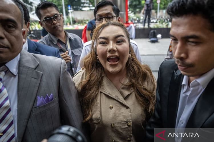 Jadi Tersangka, Lisa Mariana Diperiksa Soal Pencemaran Nama Baik