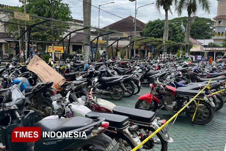 Ratusan Motor Hasil Razia Balap Liar Penuhi Halaman Mapolres Malang